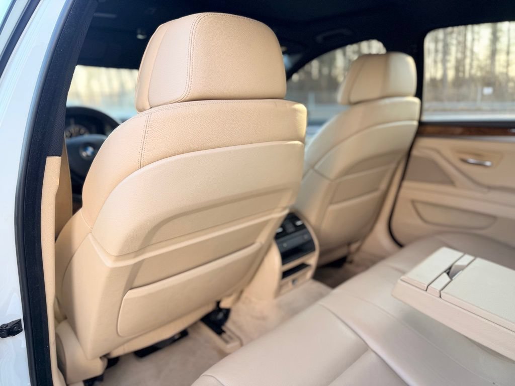 Used 2013 BMW 550i xDrive Sedan AWD/4WD image 18