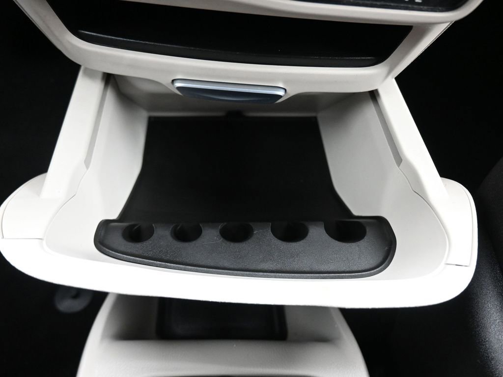 Used 2023 Chrysler Voyager LX image 24