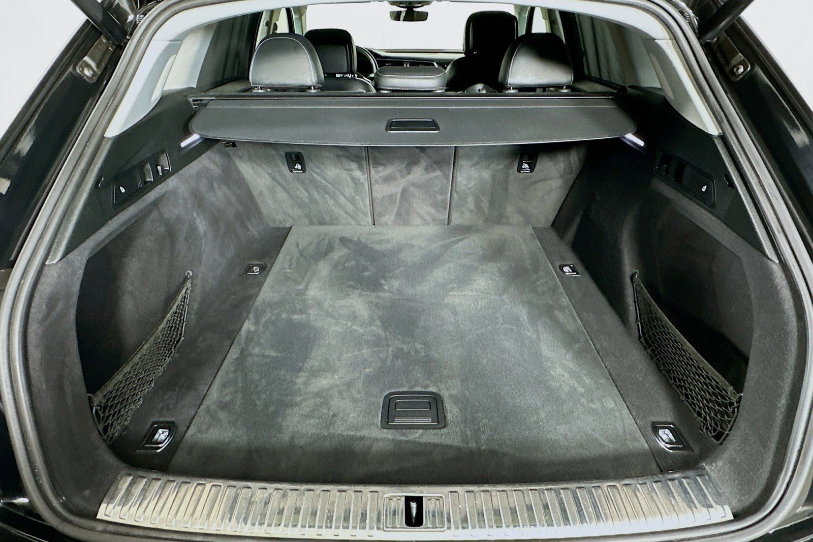 Used 2019 Audi e-tron Prestige w/ Prestige Package image 22