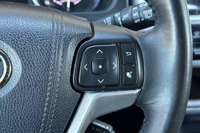 Used 2015 Toyota Highlander XLE FWD image 29