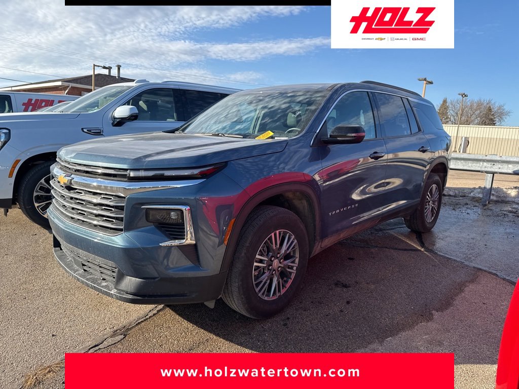 Used 2025 Chevrolet Traverse LT image 1