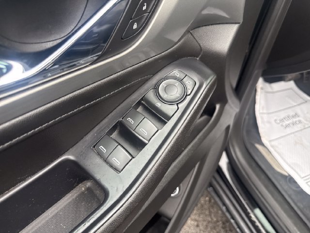 Used 2022 Chevrolet Traverse LT FWD image 11