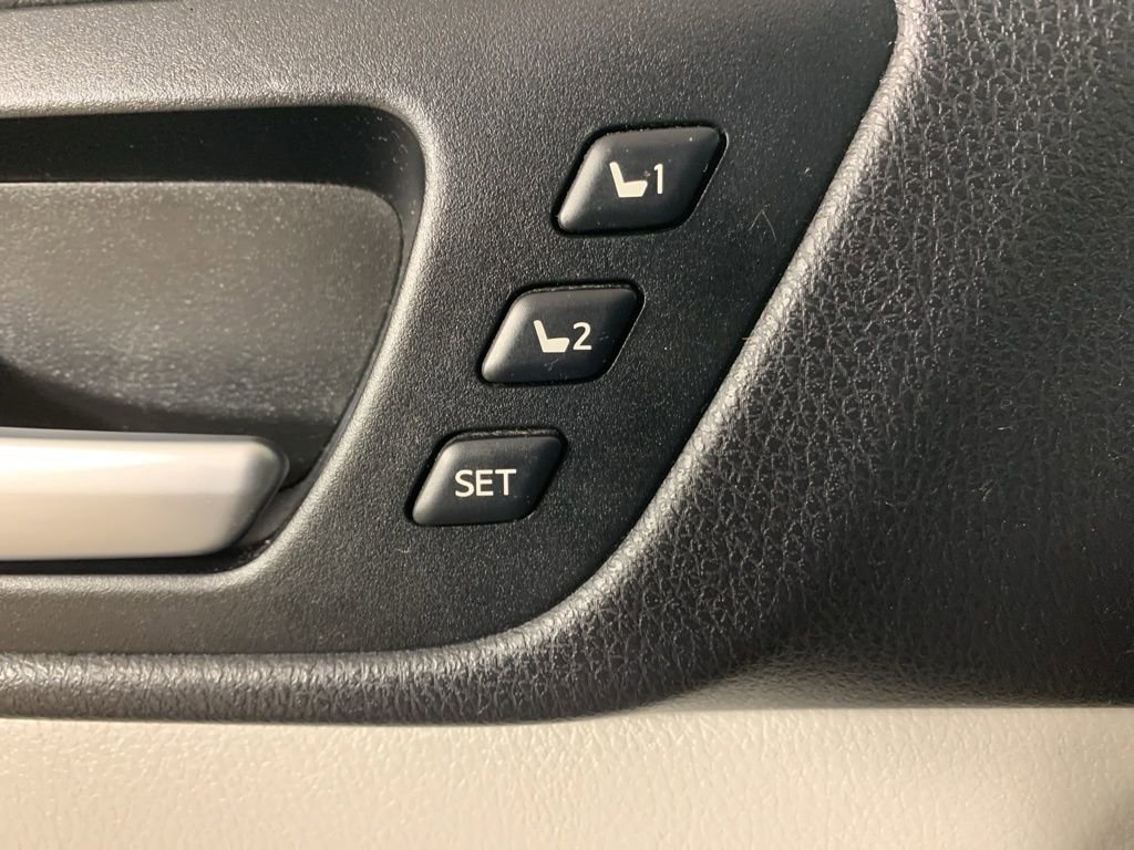 Used 2015 Toyota Highlander Limited image 19