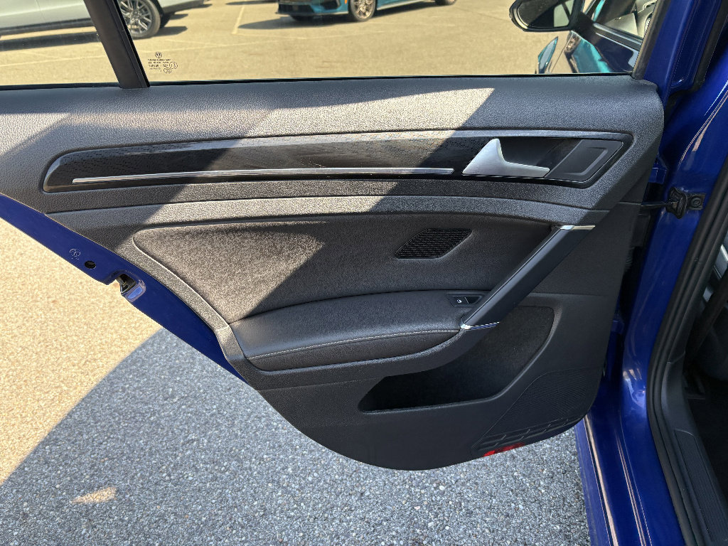 Used 2016 Volkswagen Golf 4-Door image 15