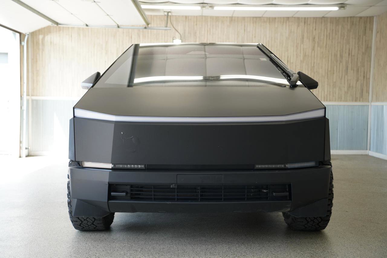 Used 2024 Tesla Cybertruck AWD Crew Cab image 2