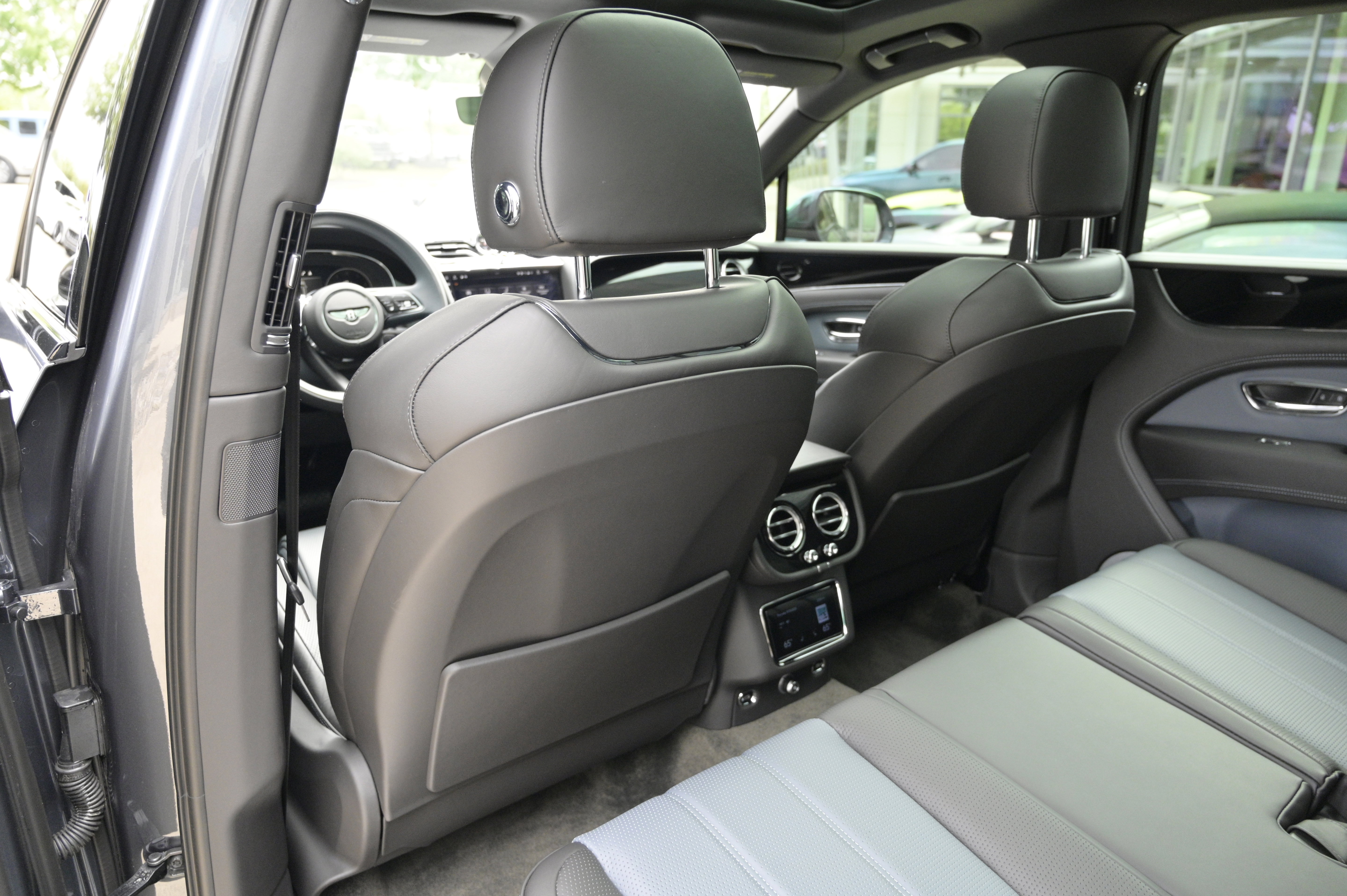 Used 2021 Bentley Bentayga AWD/4WD image 36