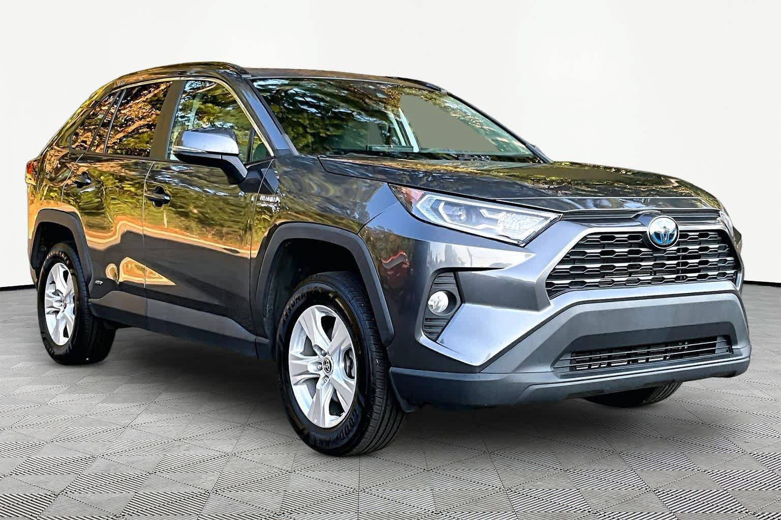 Certified 2021 Toyota RAV4 XLE w/ Convenience Package AWD/4WD image 3