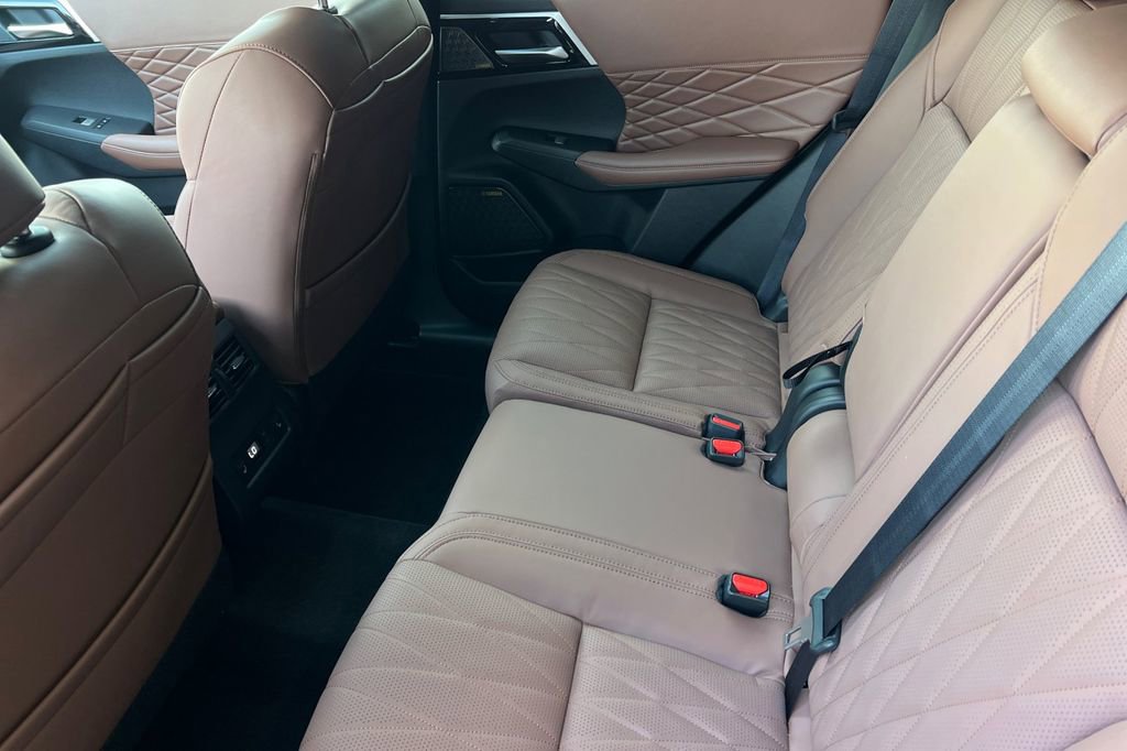 New 2026 Mitsubishi Outlander SEL image 13