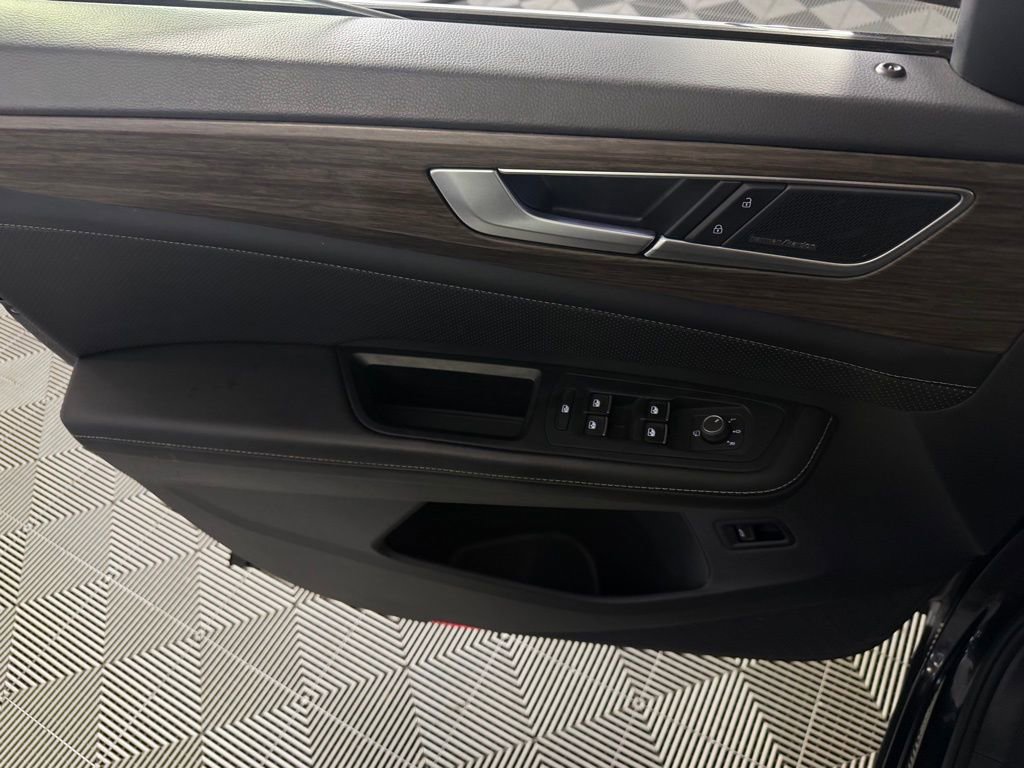 Used 2024 Volkswagen Atlas SEL Premium R-Line image 28