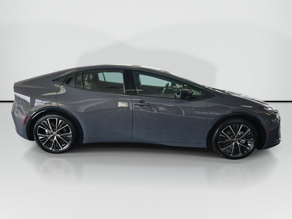 Used 2025 Toyota Prius XLE AWD/4WD image 6