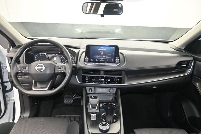 Used 2025 Nissan Rogue SV AWD/4WD image 12