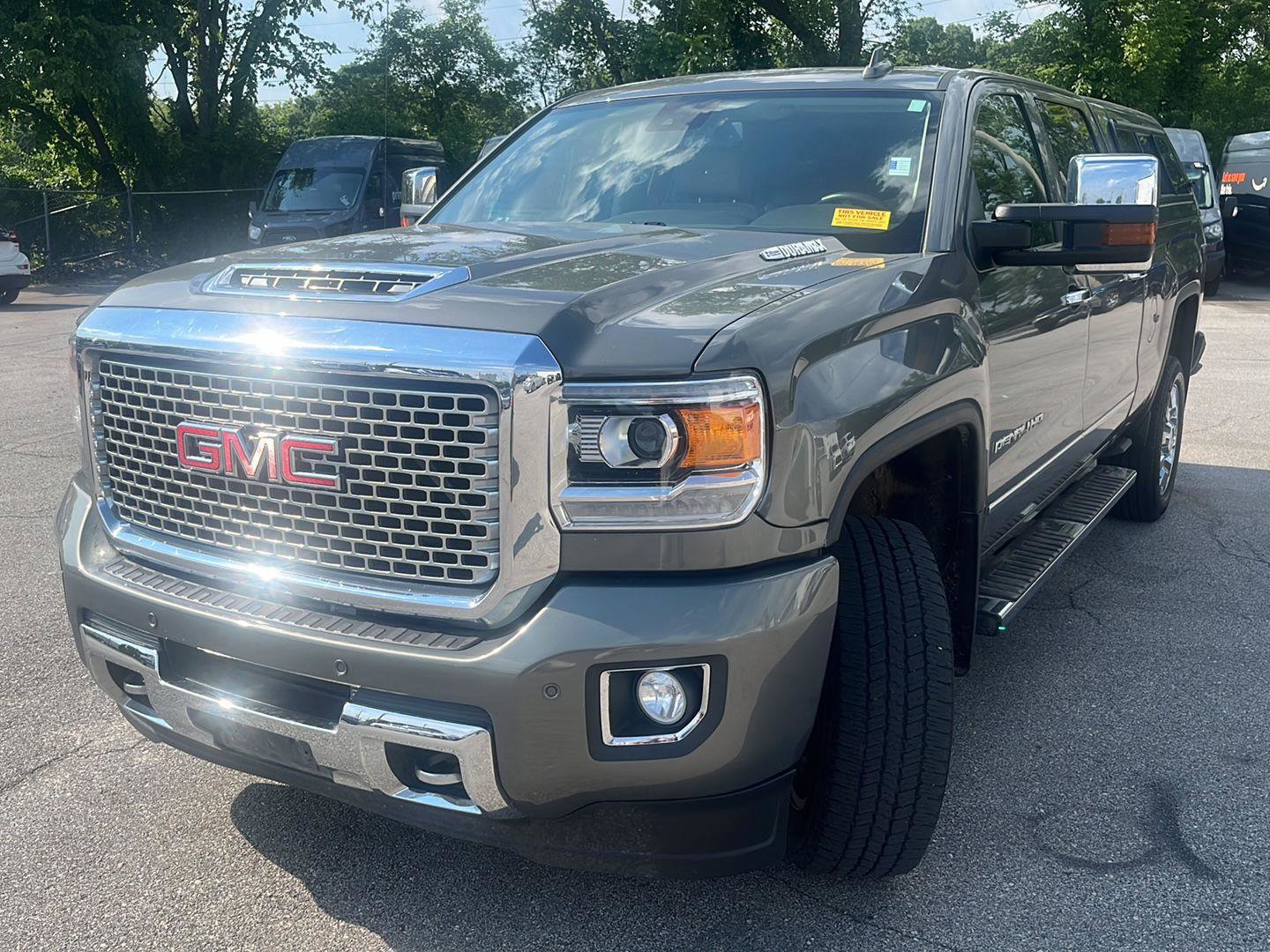 Used 2017 GMC Sierra 2500 Denali w/ Duramax Plus Package AWD/4WD image 3