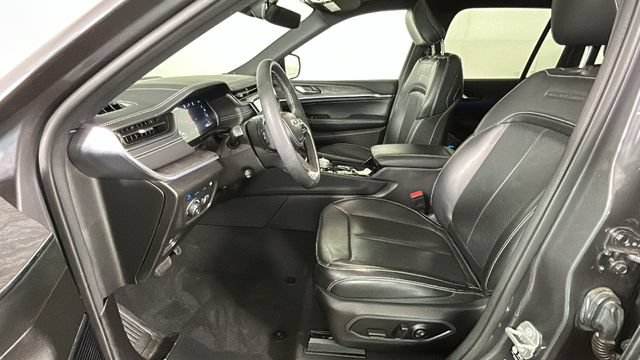 Used 2023 Jeep Grand Cherokee Overland AWD/4WD image 12