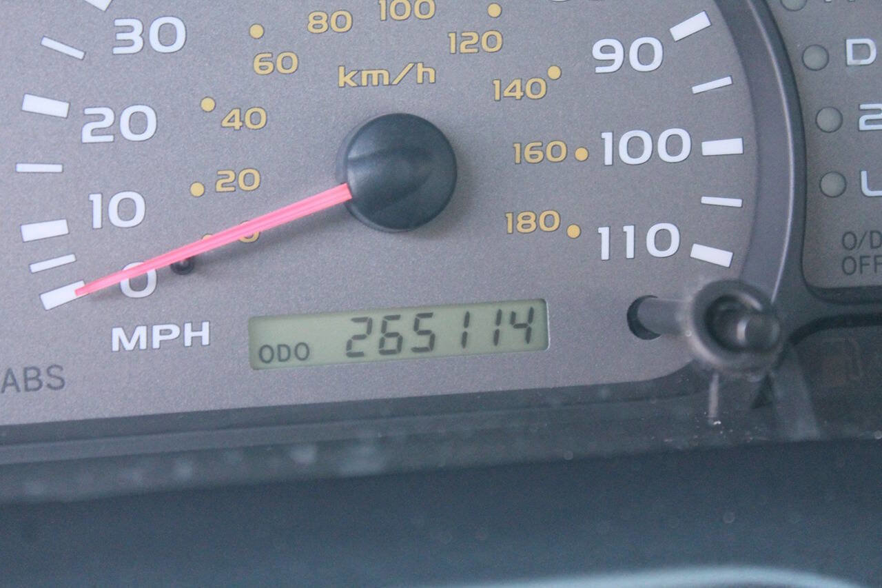 Used 2003 Toyota Sequoia Limited RWD image 15