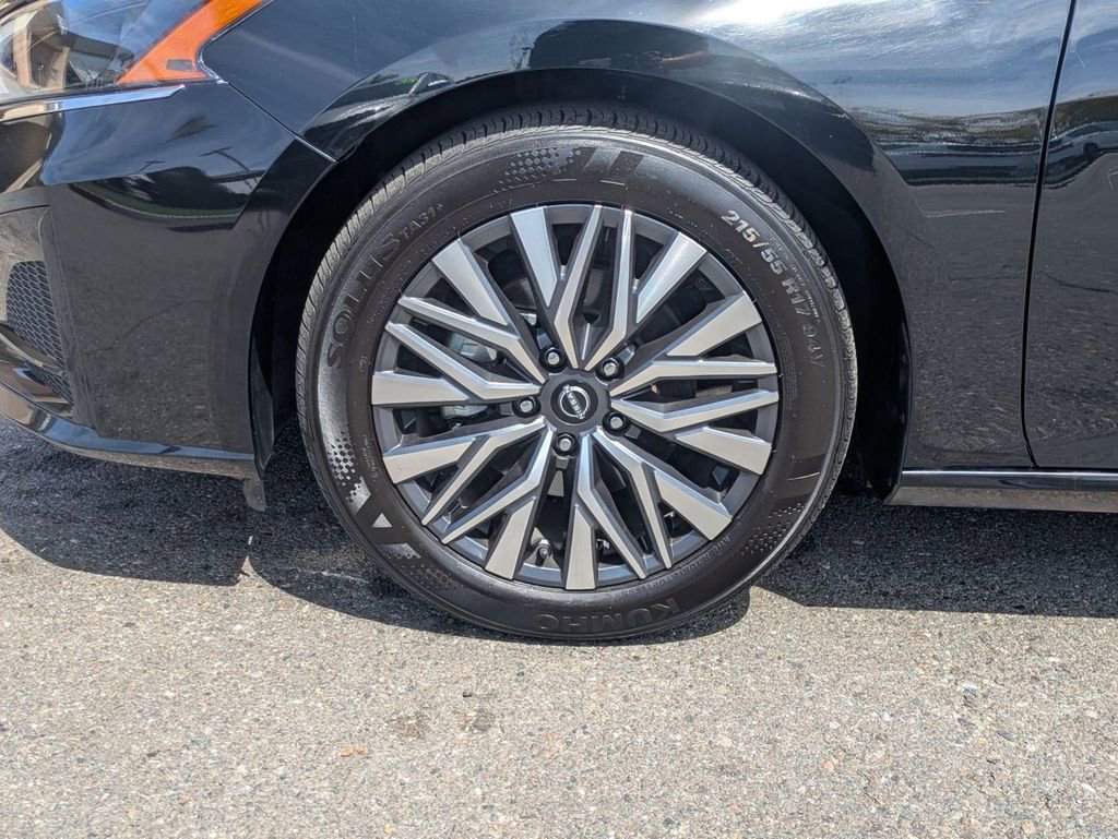 Used 2025 Nissan Altima 2.5 SV image 10