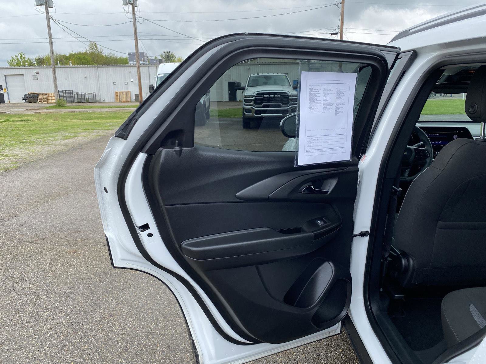 Used 2025 Chevrolet TrailBlazer LT AWD/4WD image 30