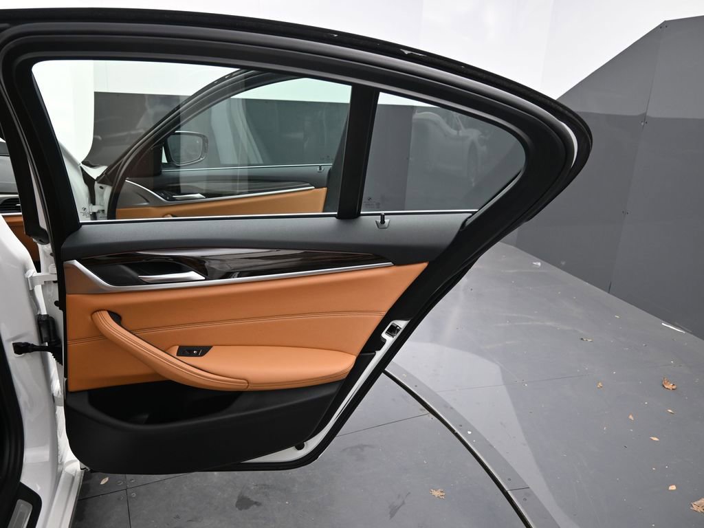 Certified 2023 BMW 530i w/ Convenience Package image 28