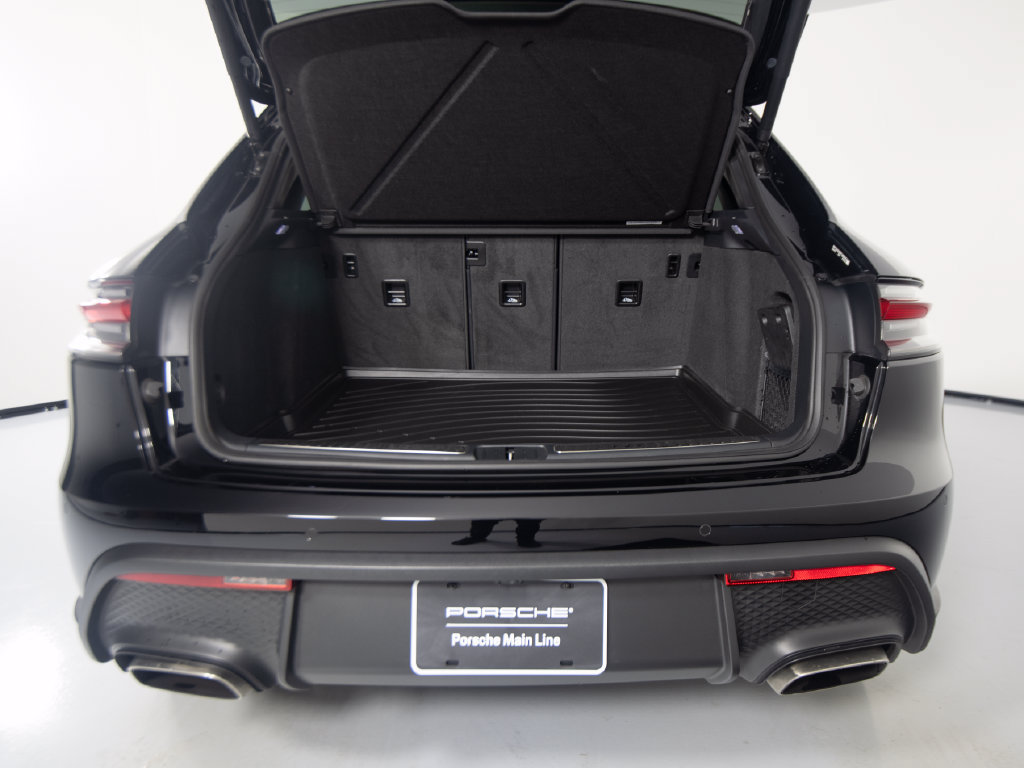 Certified 2026 Porsche Macan AWD/4WD image 40