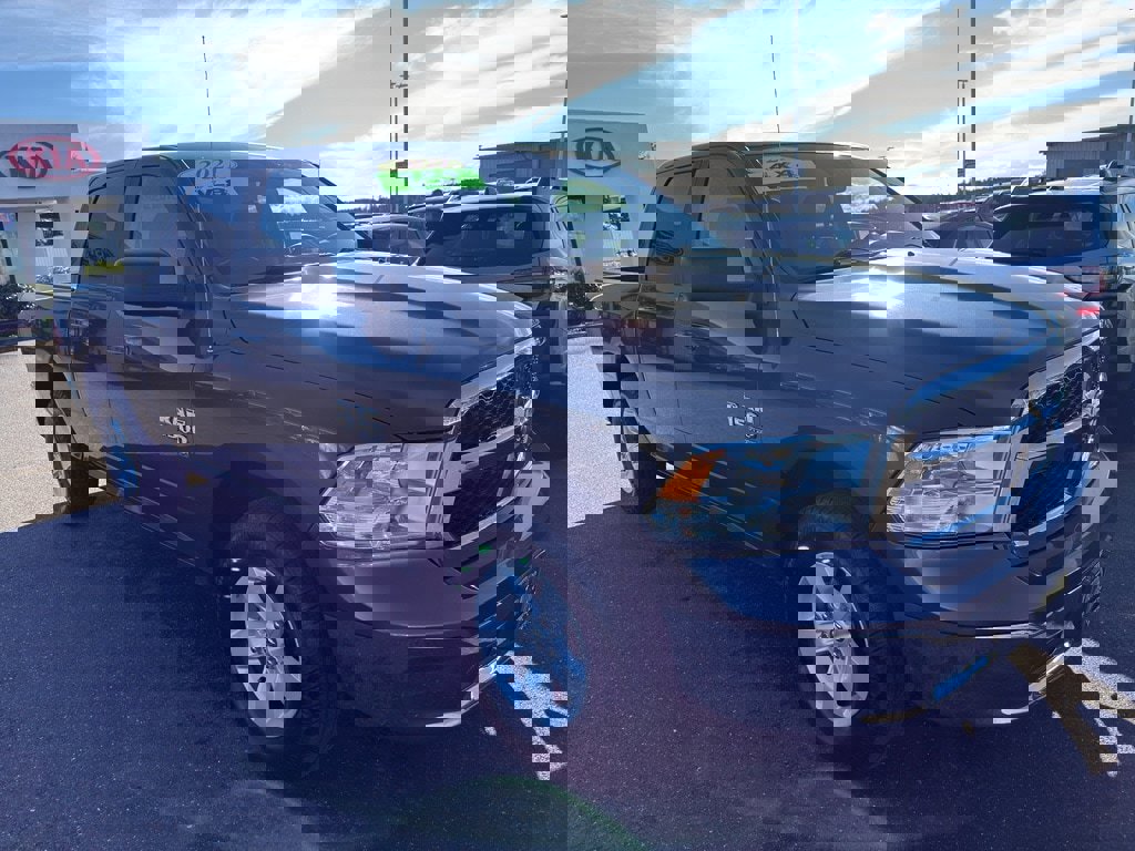 Used 2021 RAM 1500 Classic SLT image 9