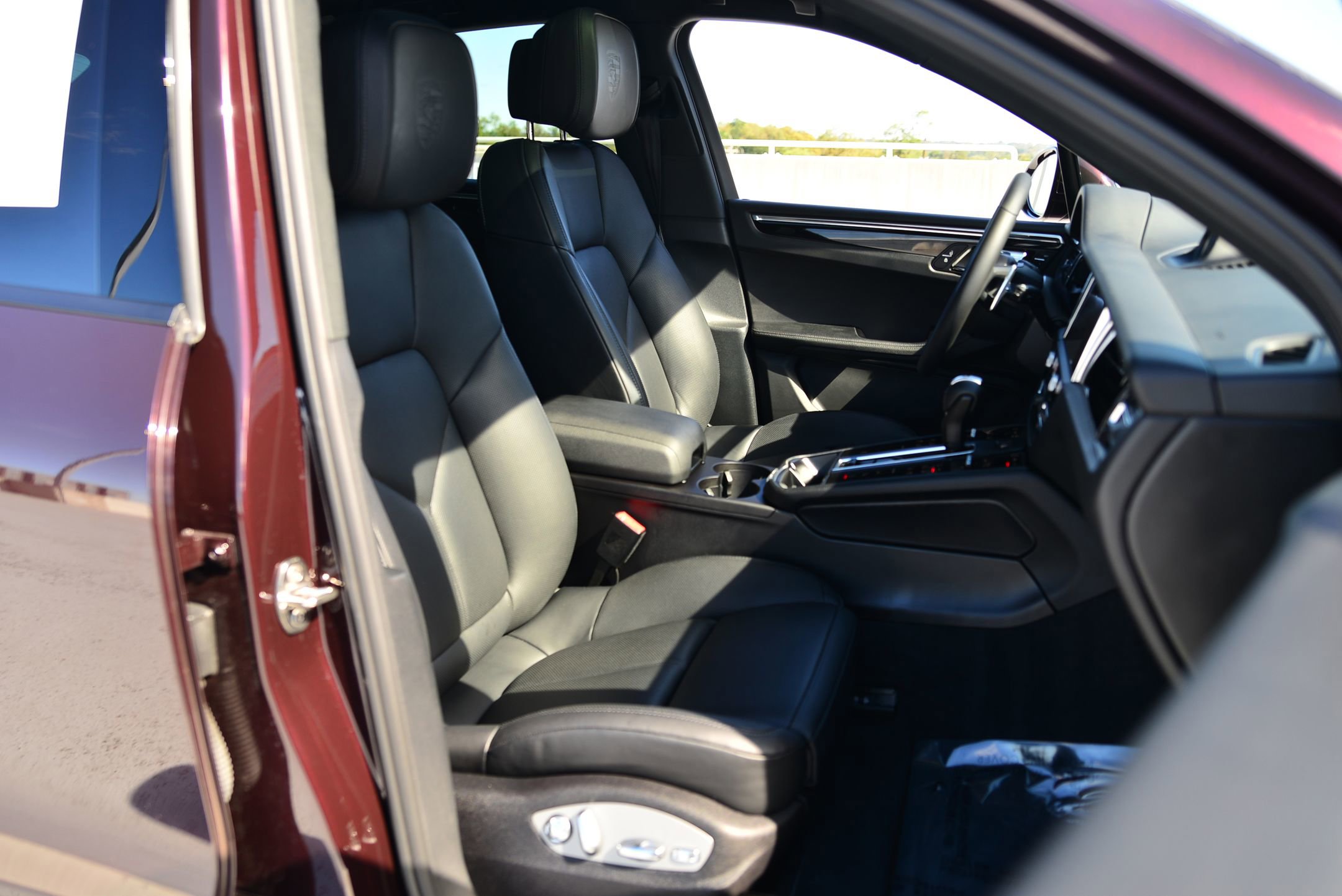 Certified 2025 Porsche Macan image 23