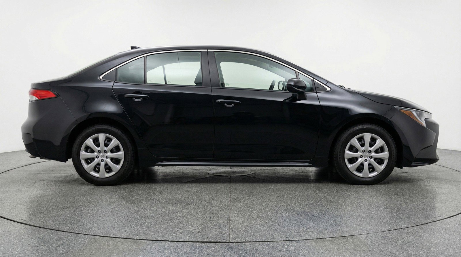 Used 2025 Toyota Corolla LE FWD image 11