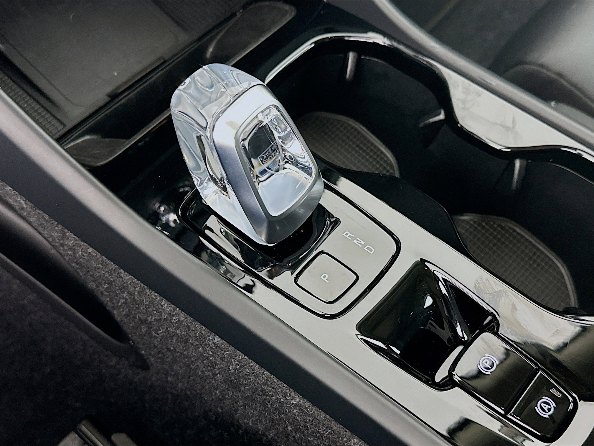 Used 2025 Volvo XC40 B5 Plus image 25