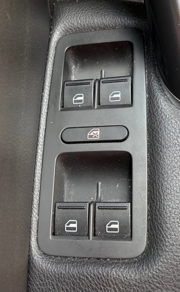 Used 2018 Volkswagen Passat 2.0T SEL Premium FWD image 17