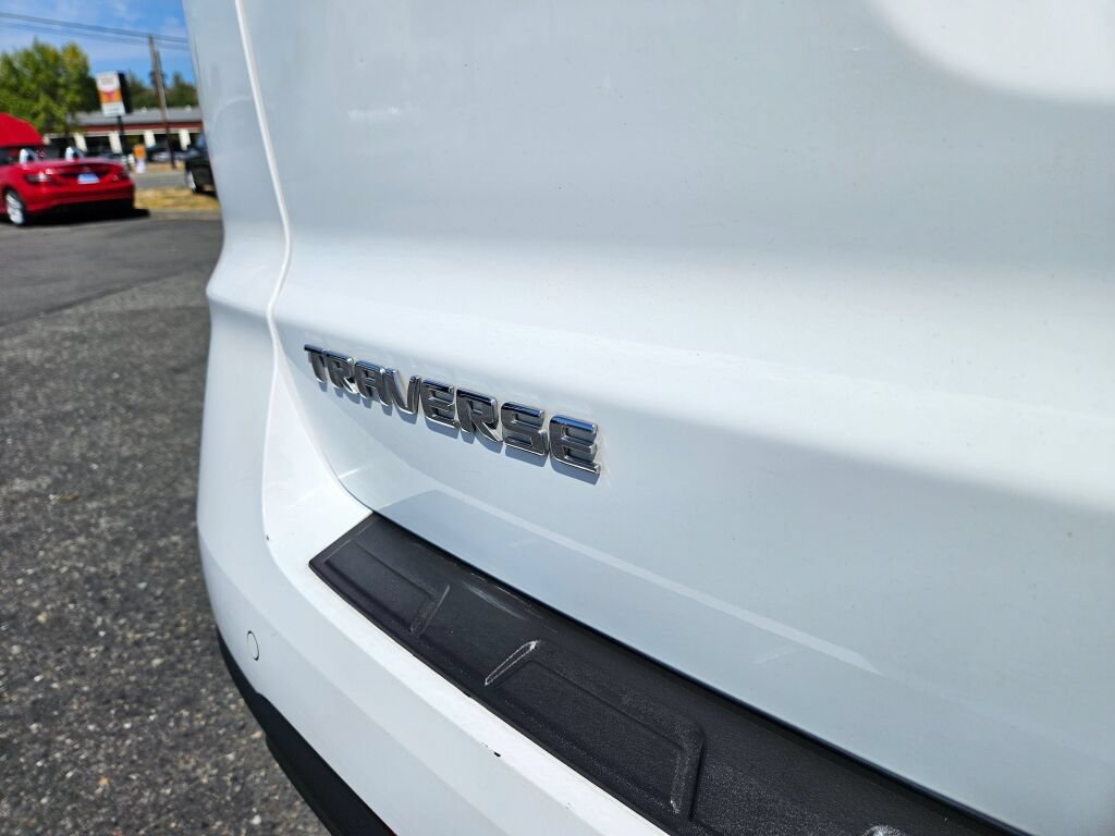 Used 2017 Chevrolet Traverse LT FWD image 9