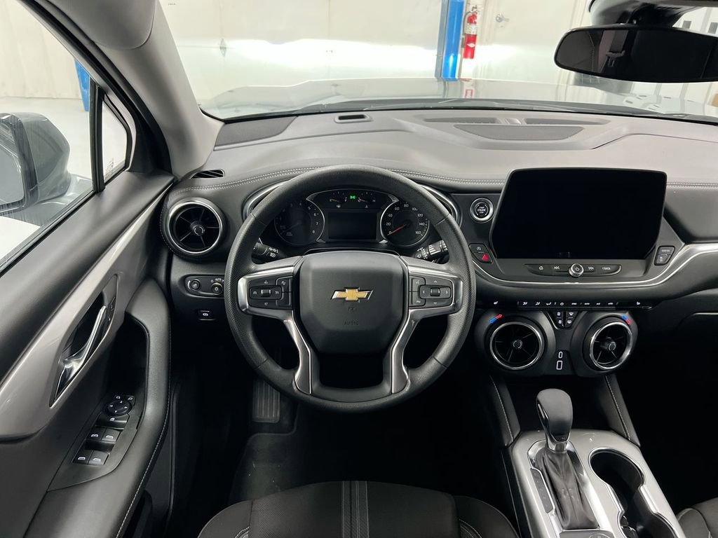 Used 2025 Chevrolet Blazer LT image 11