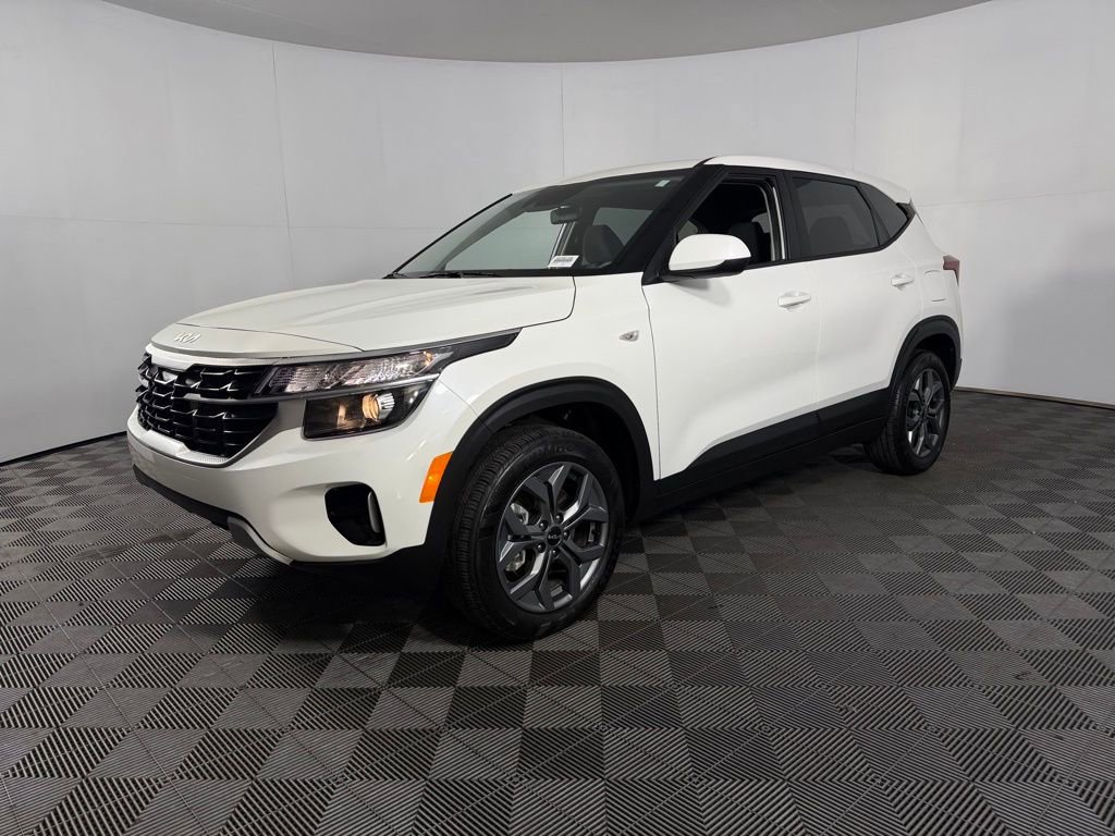 Used 2026 Kia Seltos LX AWD/4WD image 4