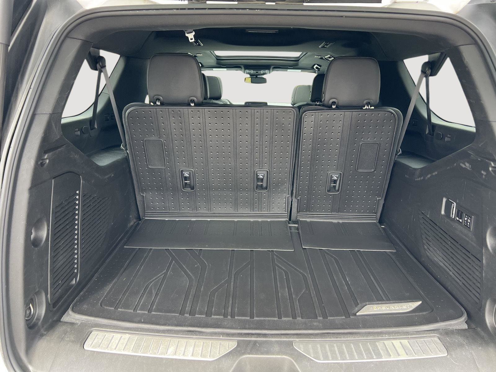 Used 2023 Chevrolet Suburban RST w/ Luxury Package image 23
