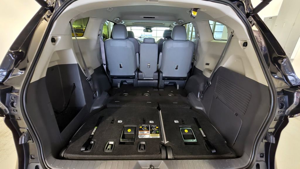 Used 2024 Toyota Sienna XLE image 11