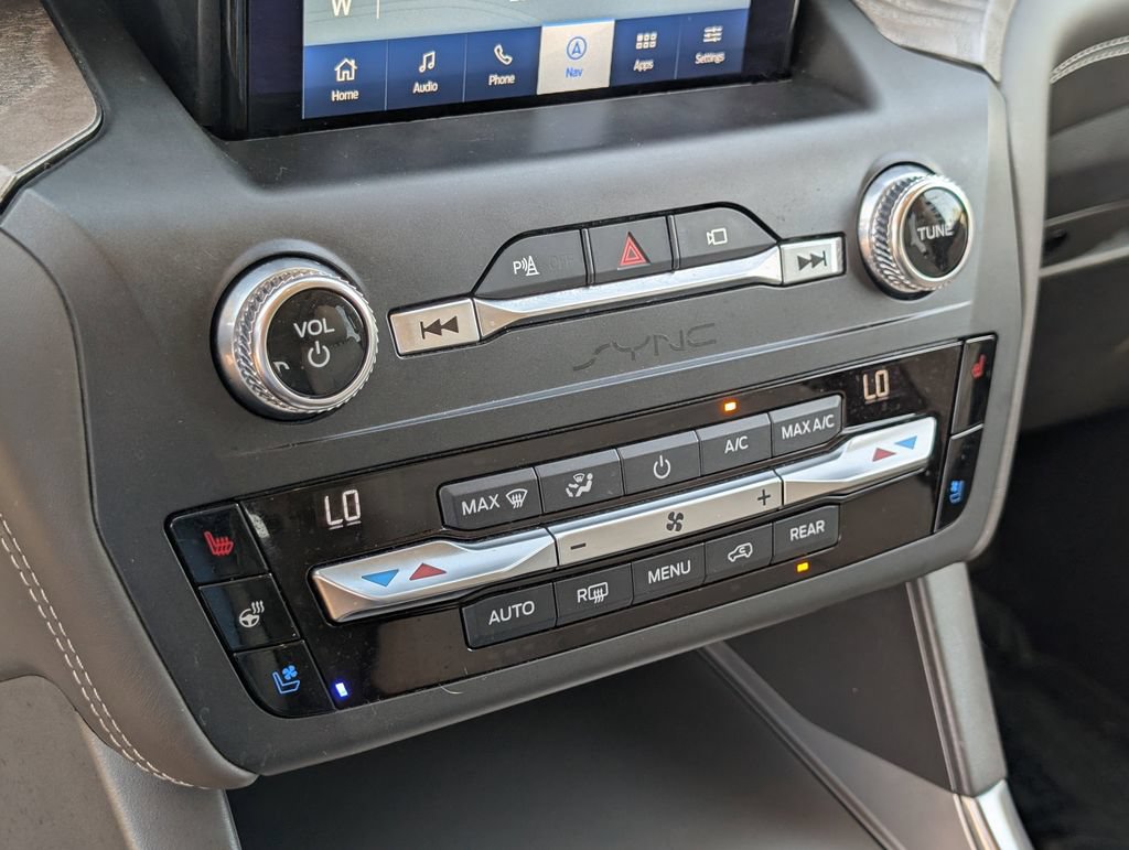 Used 2020 Ford Explorer Platinum w/ Premium Technology Package AWD/4WD image 30