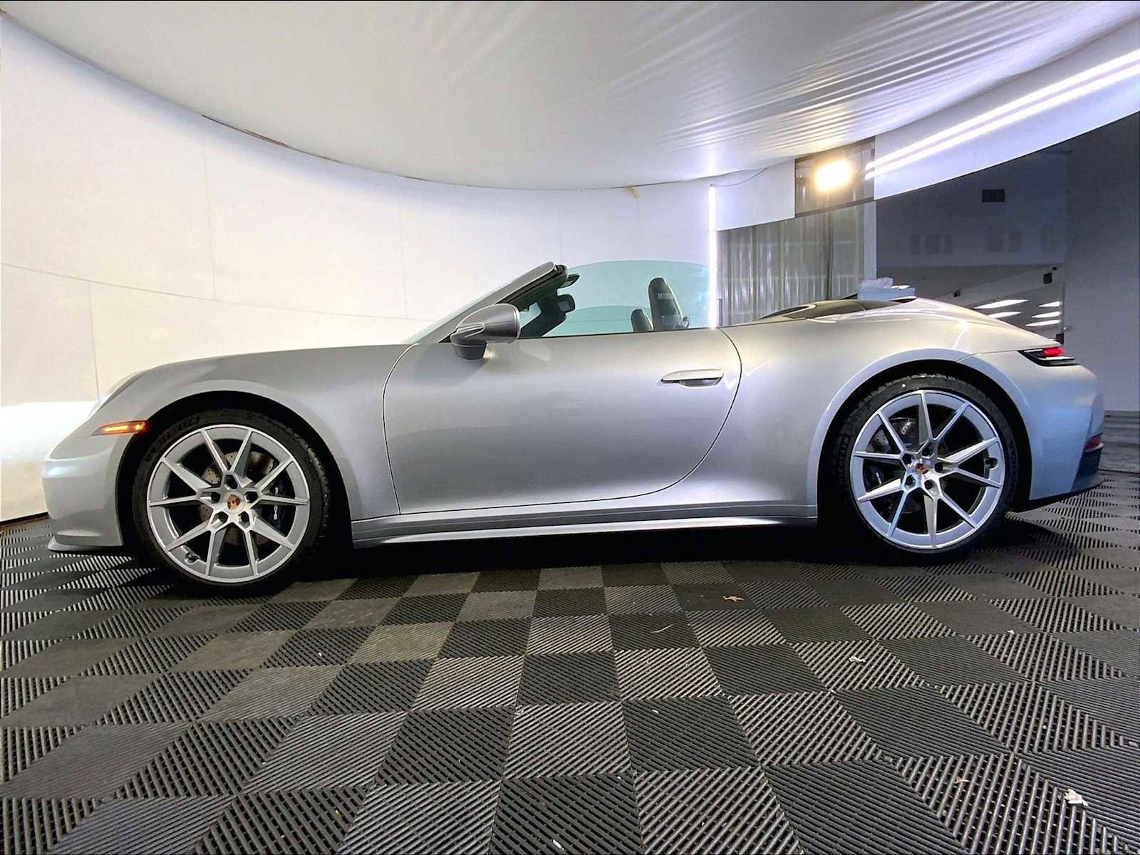 New 2026 Porsche 911 Carrera image 2