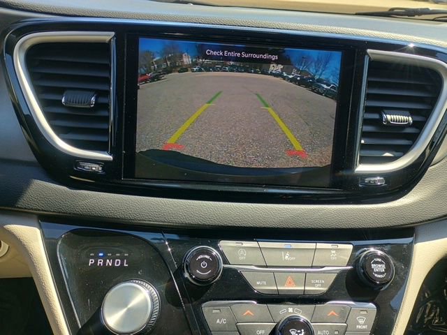 Used 2022 Chrysler Pacifica Touring-L image 30
