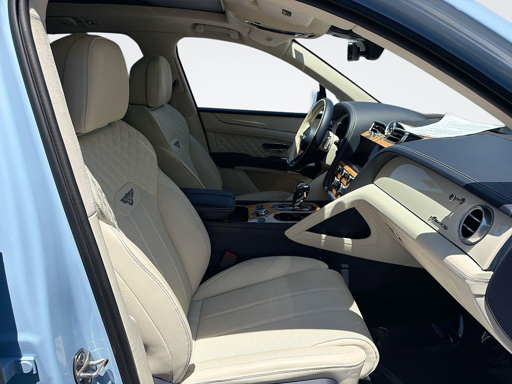Used 2023 Bentley Bentayga Plug-In Hybrid AWD/4WD image 31