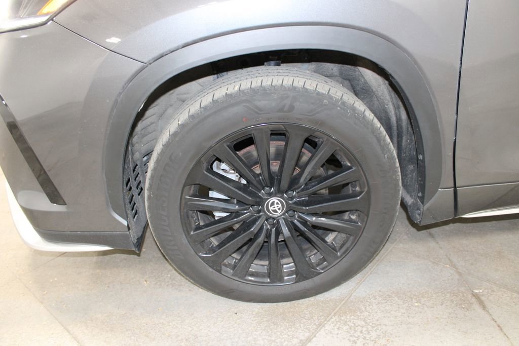Used 2025 Toyota Highlander XSE image 12