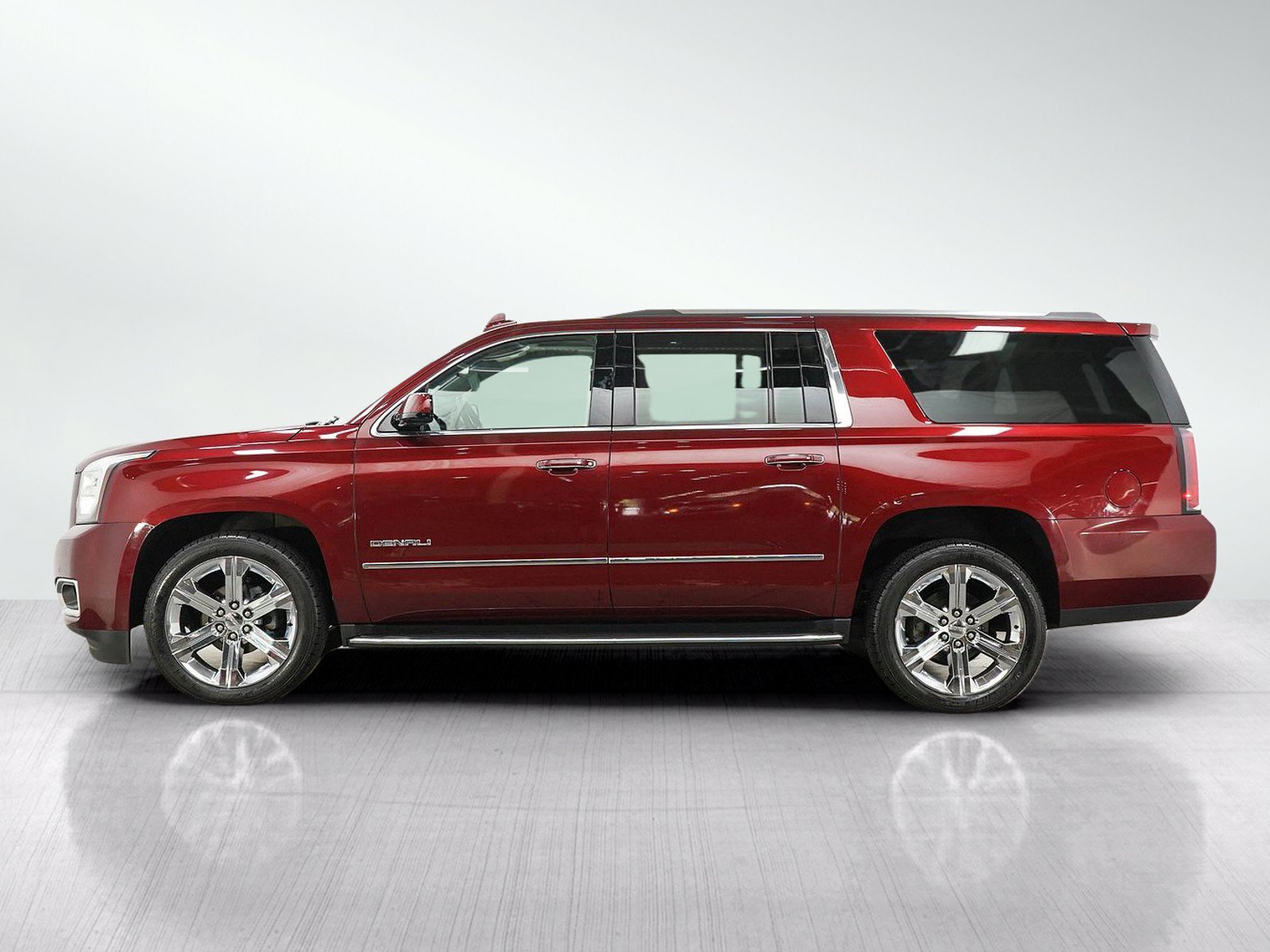 Used 2018 GMC Yukon XL Denali w/ Open Road Package AWD/4WD image 2