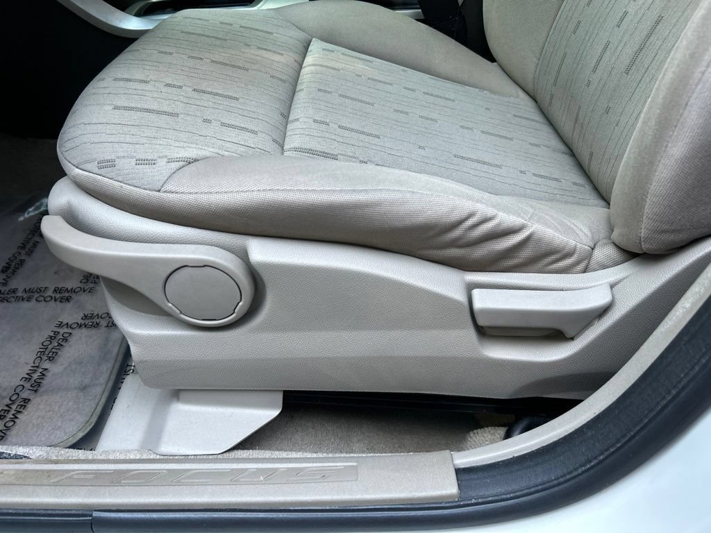 Used 2009 Ford Focus SE FWD image 14