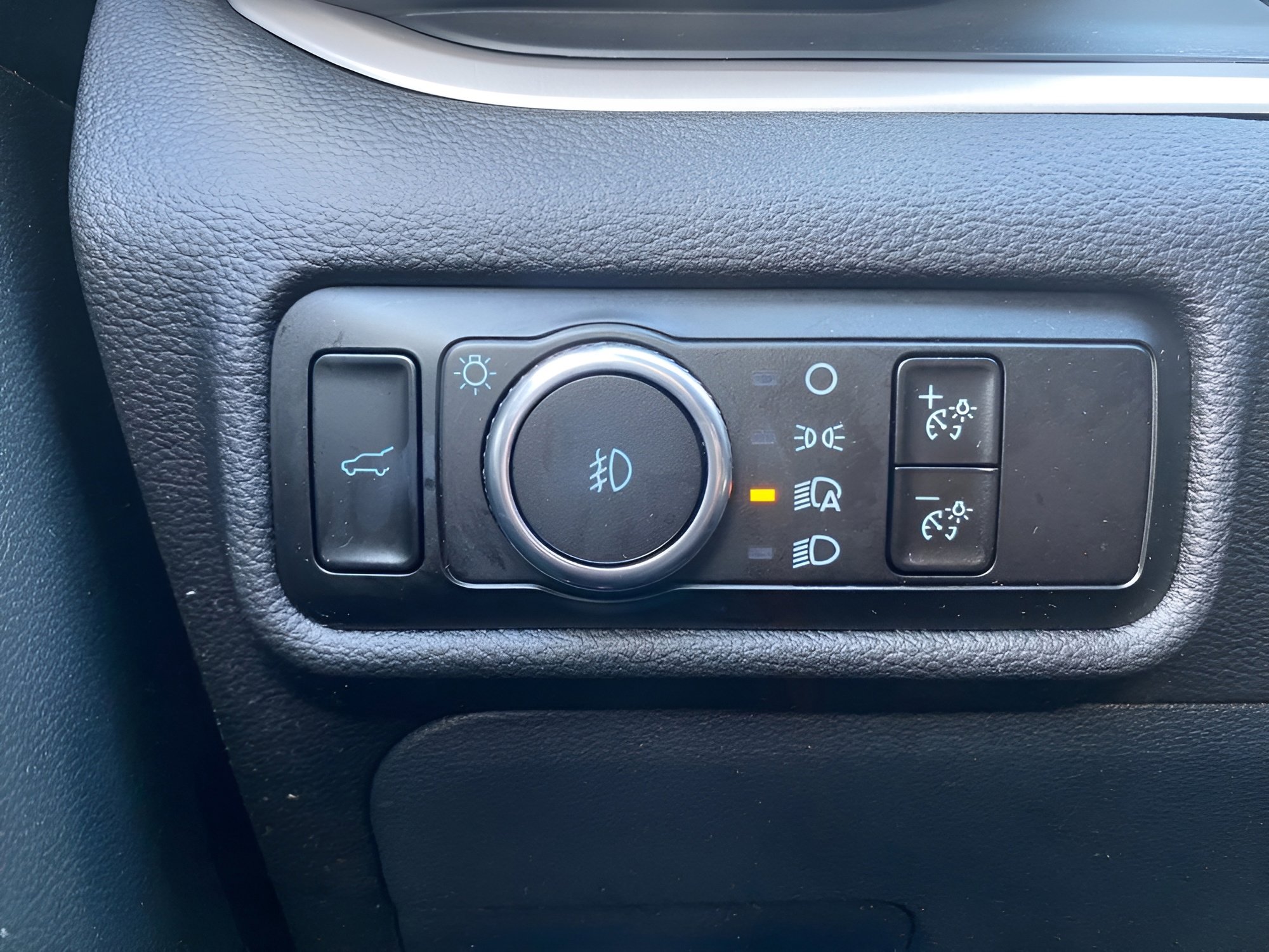 Certified 2023 Ford Explorer XLT w/ Equipment Group 202A AWD/4WD image 19