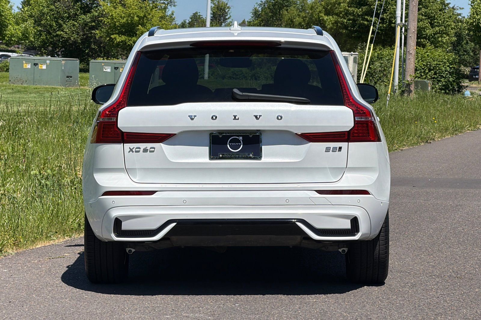 Used 2025 Volvo XC60 B5 Plus AWD/4WD image 4