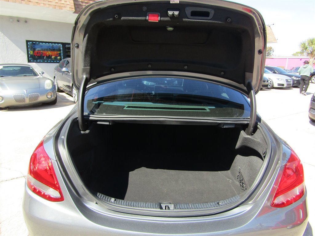 Used 2017 Mercedes-Benz C 300 Sedan image 7