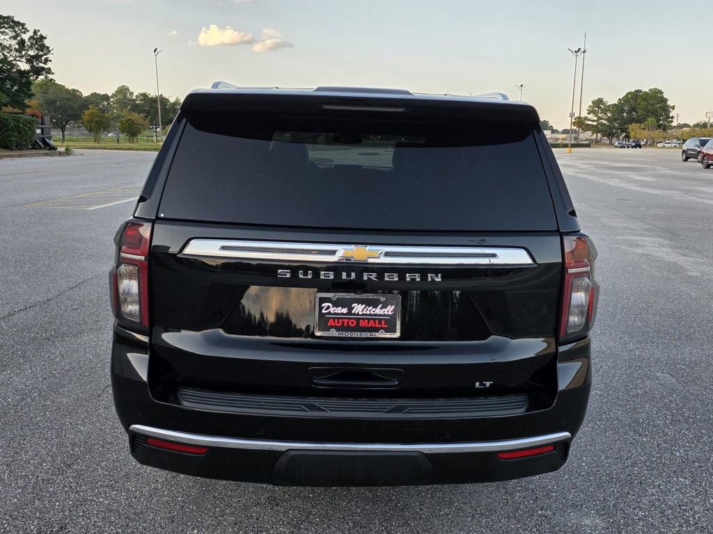 Used 2023 Chevrolet Suburban LT image 3