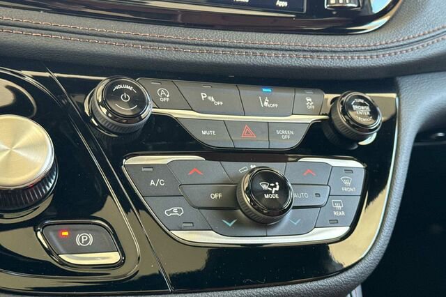 New 2026 Chrysler Pacifica Pinnacle image 20