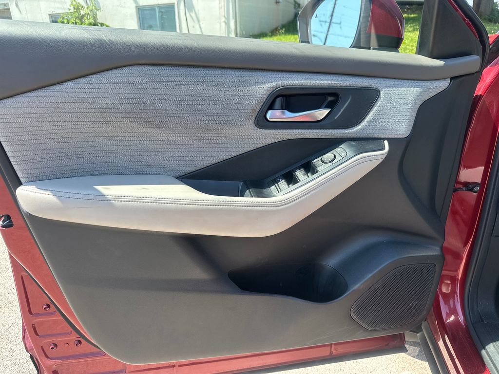 Used 2023 Nissan Rogue SV AWD/4WD image 40