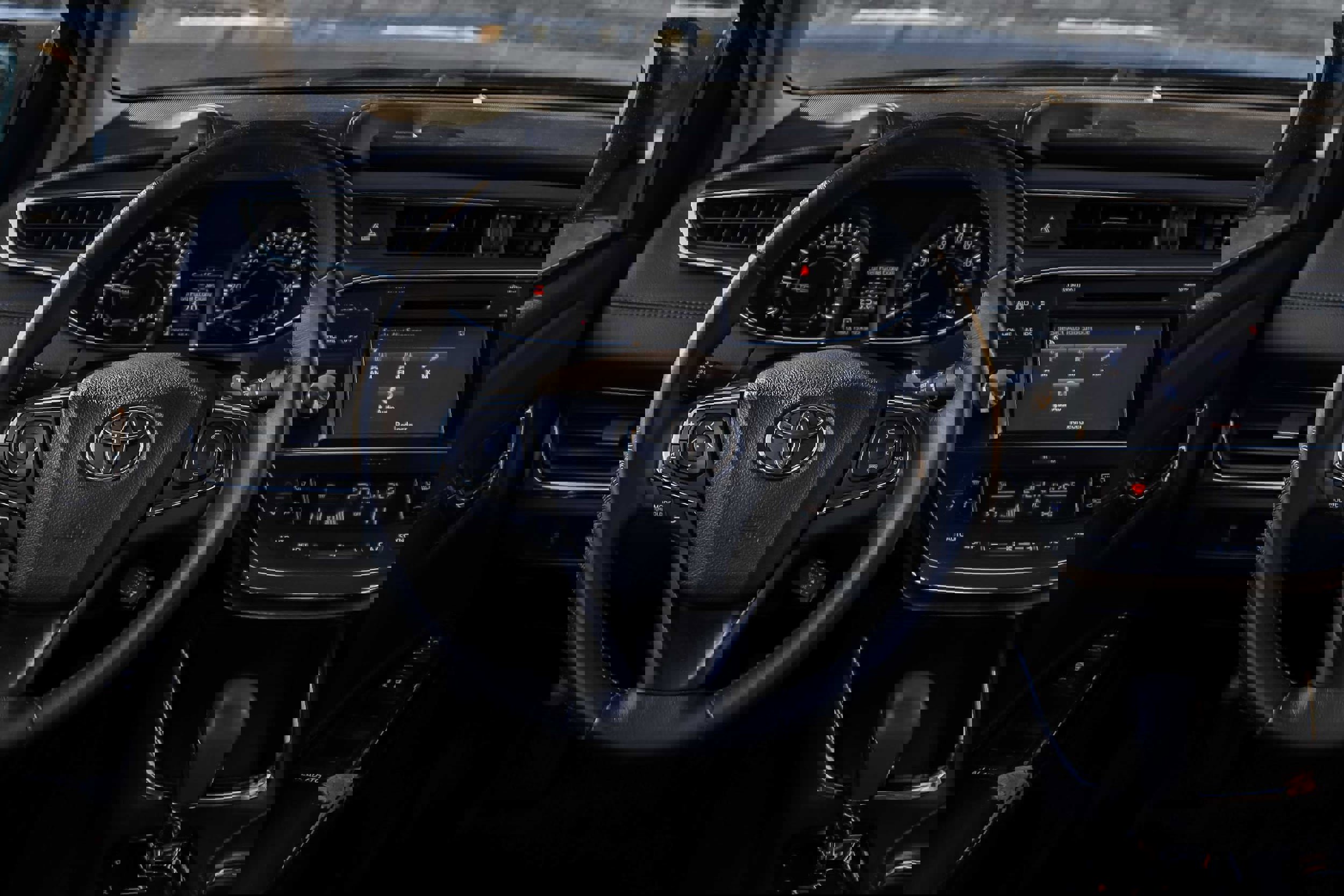 Used 2016 Toyota Avalon XLE image 26