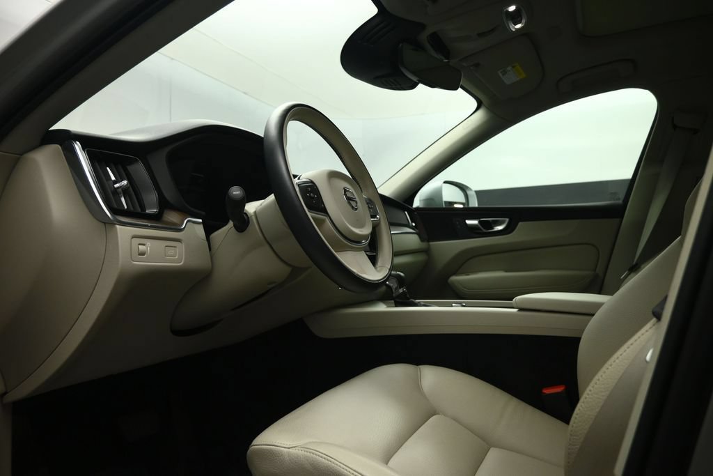 Used 2021 Volvo XC60 T5 Momentum w/ Advanced Package AWD/4WD image 46