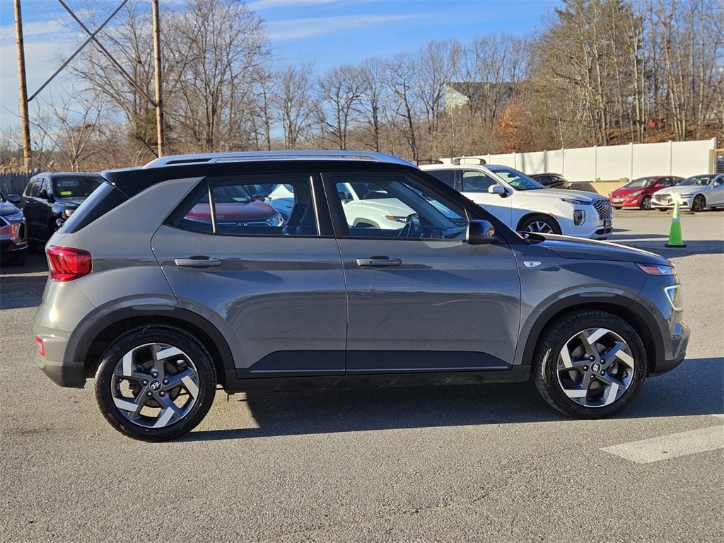 Used 2023 Hyundai Venue Limited image 5