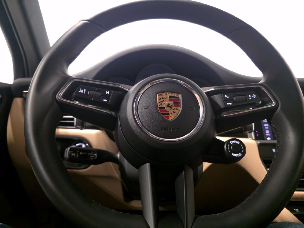 Certified 2026 Porsche Macan AWD/4WD image 26