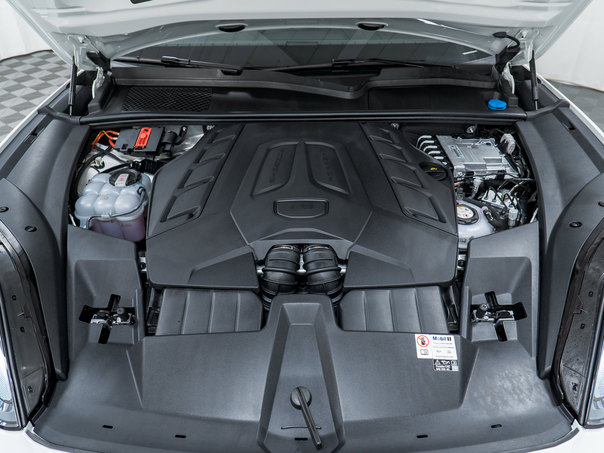 Certified 2024 Porsche Cayenne Turbo image 12